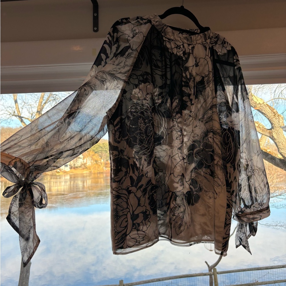Size XL White House Black Market blouse
